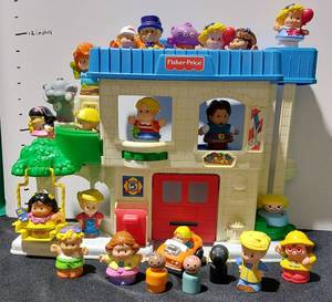 lot 38326 image: Fisher Price Main Street Village Playset 1990s Little People Figurines Cars Mixed Lot Vtg