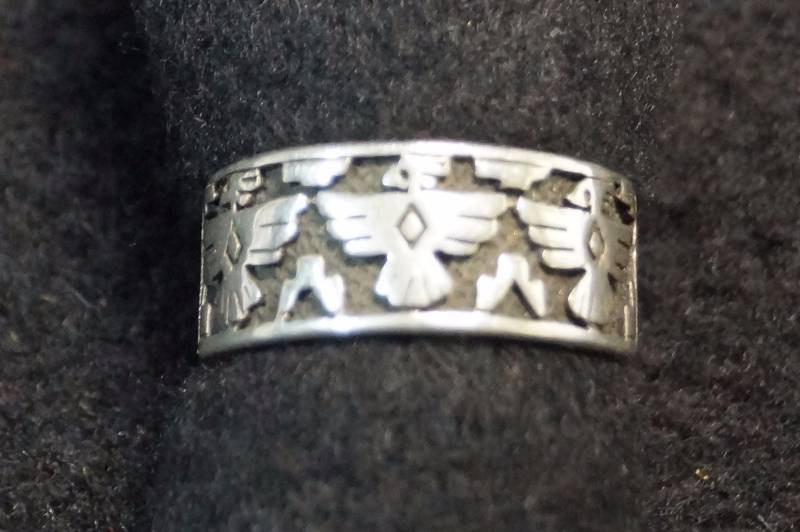 lot 8078 image: STERLING SILVER - Ring with Indian Style EAGLE Motif - VERY NEAT