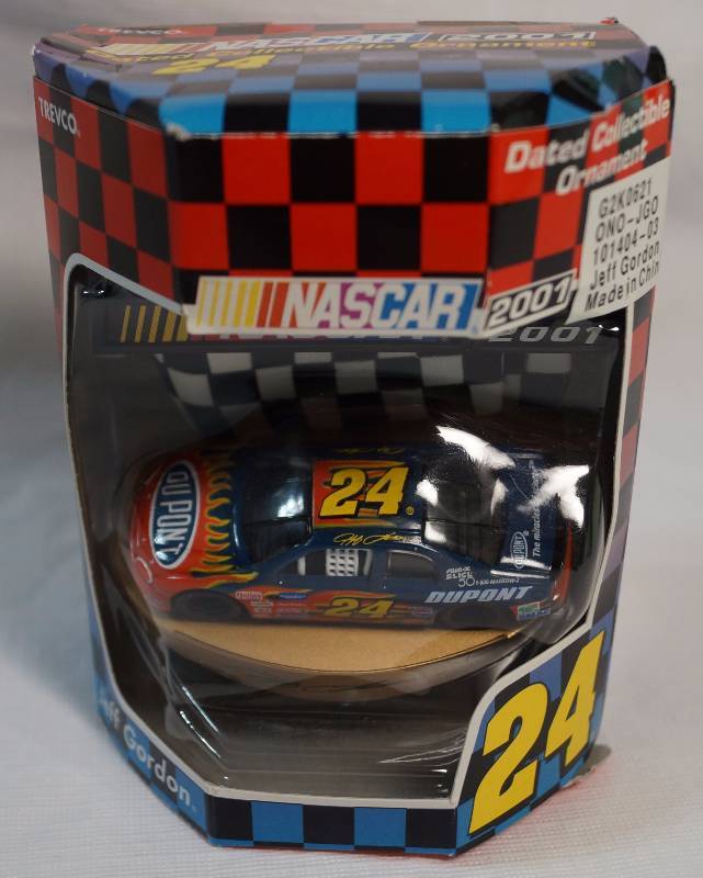 lot 8084 image: NASCAR - Dated Collectible Ornament 2001 - JEFF GORDON #24 - NEW IN BOX Trevco