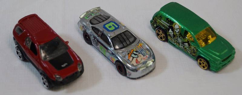 lot 8112 image: Lot of 3 Die Cast Cars