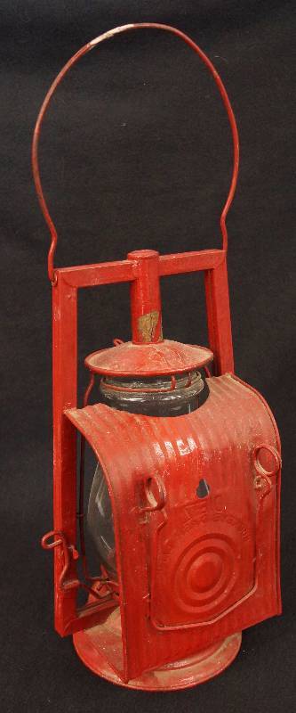 lot 8032A image: Vintage Red Lantern - Almost 18 tall (with handle extended)
