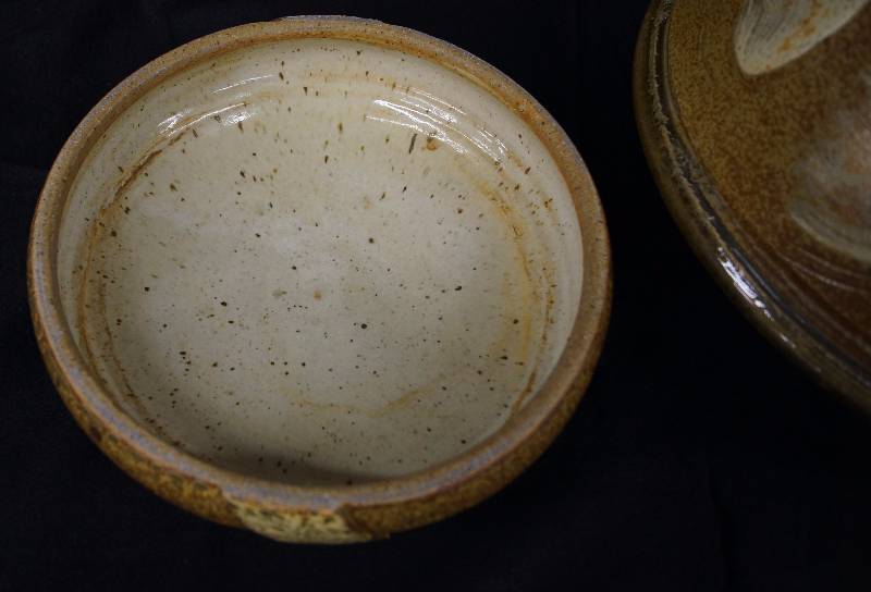 lot 8050 image: Wichita Art Museum - POTTERY PIECE - with artists signature - GORGEOUS and collectible