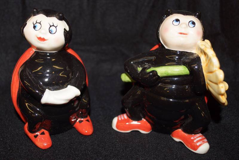 lot 8156 image: Mr. and Mrs. Ladybug Salt and Pepper Shaker Set - Really cute