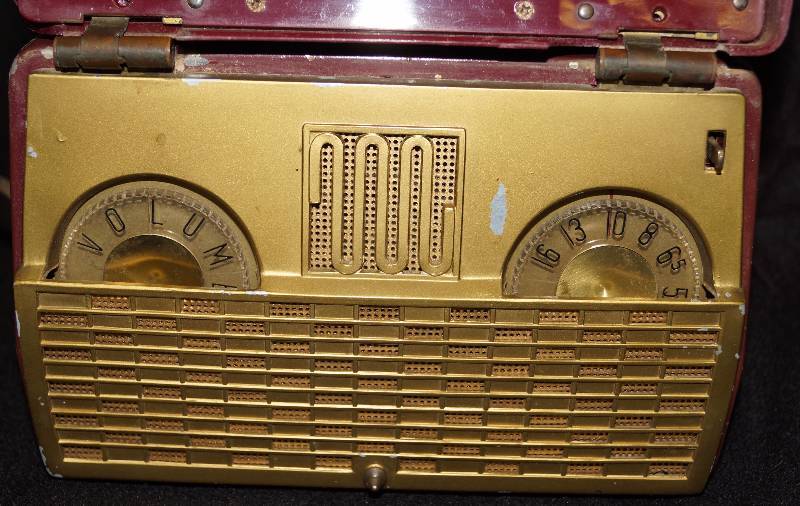 lot 8166 image: ANTIQUE MOTOROLA Vacuum Tube Portable RADIO Case included - WORKS
