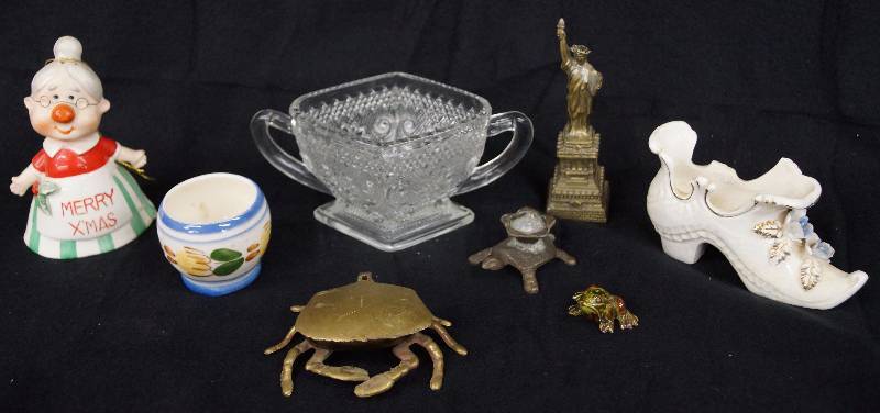 lot 8172 image: Knick-Knack Lot - Glass, Brass and Ceramic - Neat group of pretties