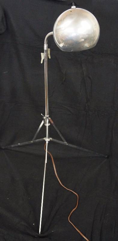 lot 8184 image: Vintage  Custom Adjustable Light on Stand - WORKS - Unique and COOL