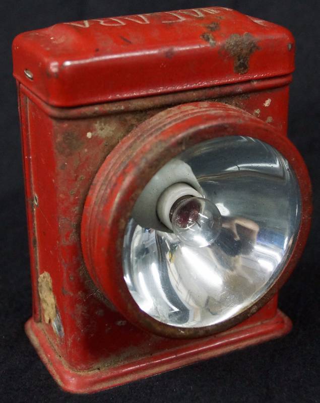 lot 8189 image: FLASHLIGHT VINTAGE NIAGARA JUNIOR GUIDE #12 SEARCHLIGHT PAT. 1933
