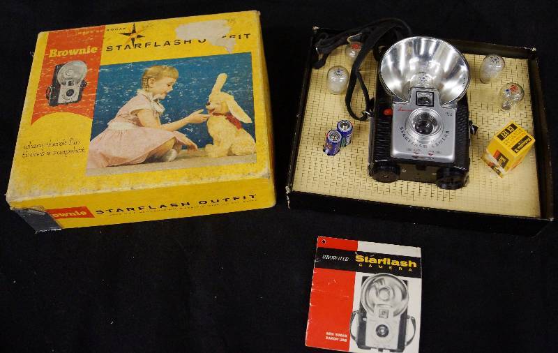 lot 8197 image: Vintage Brownie Kodak Starflash Outfit Camera with Original Box  Instructions  - AND ACCERSSORIES See photos