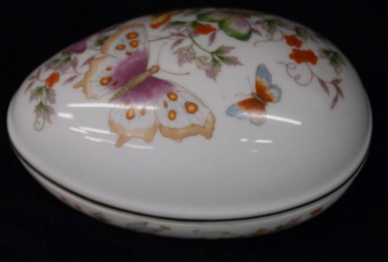 lot 8207 image: AVON - Porcelain Egg - with Butterflies. Decorated with 22K Gold Trim - 1974 Collectible