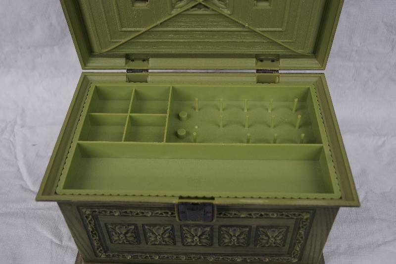 VINTAGE Max Klein Avocado Green Plastic Storage Sewing Box SC 4015