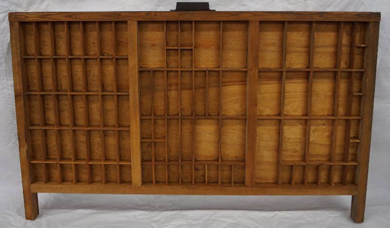 lot 8218 image: Antique - LOOK HERE Beautiful Hamilton PRINTERS TRAY Manufactured in the 1930s