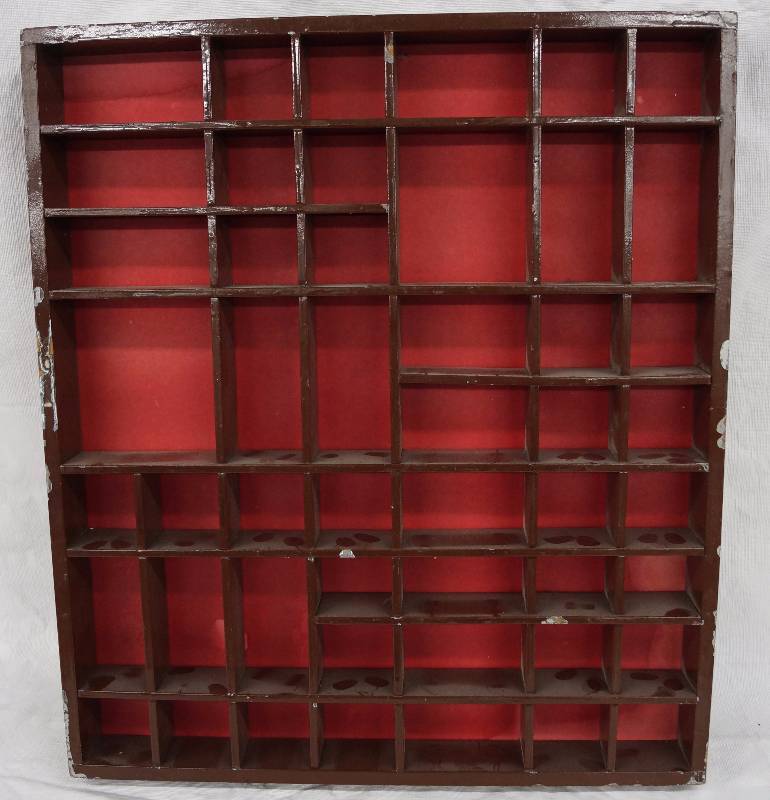 lot 8222 image: Knick Knack Tray - Super Nice and Ready for Your Collectibles