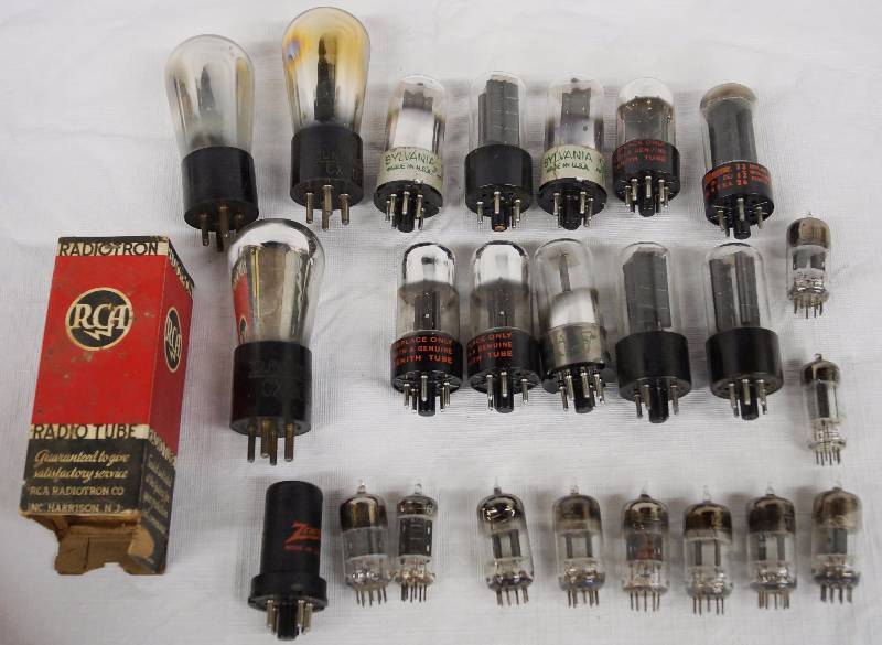 lot 8227 image: Big LOT of Vintage Radio TUBES - A Must for Every Radio Collector