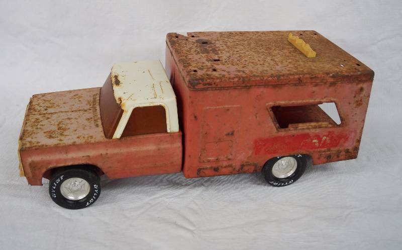 lot 8237 image: Vintage Old Metal Toy Truck
