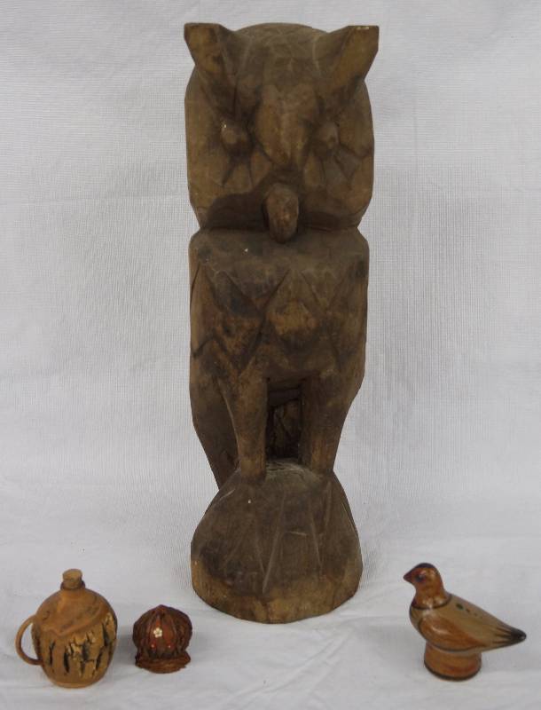 lot 8245 image: 4 Wooden Items - OWL - Bird - Lake of the Ozarks 1936 Jug
