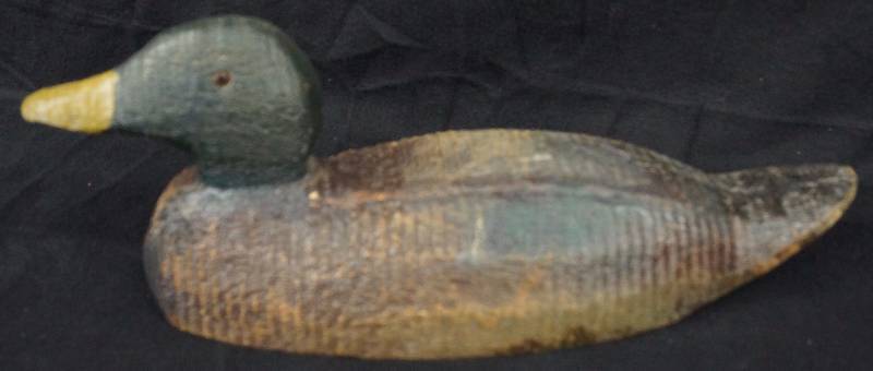 lot 8278 image: Neat Carved Wooden Duck