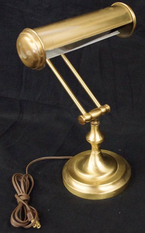 lot 8289 image: Nice Brass Desk Lamp