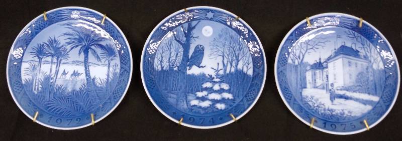 lot 8292 image: Vintage Collectible Royal Copenhagen Christmas Plates with Holders