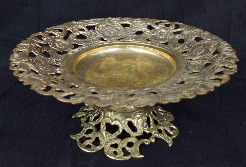 lot 8299 image: Nice Ornate Brass Dish
