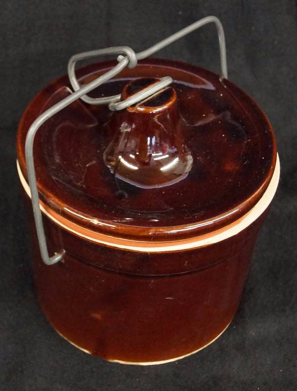 lot 8317 image: Crock Pottery Heavy Glazed Brown, Locking Lid Container
