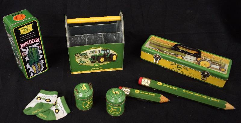 lot 8320 image: Big JOHN DEERE Collection - LOOK AT PICTURES - For the Collector