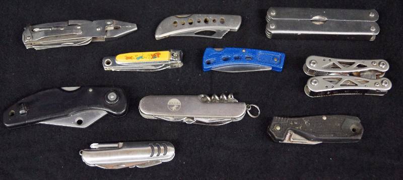 lot 8322 image: Big Lot of Pocket Knives - Multi Tools & Clippers