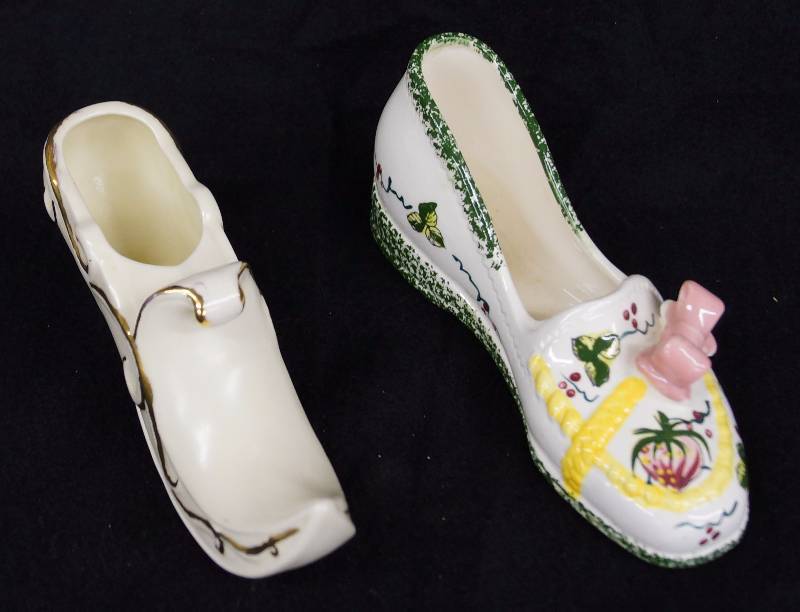 lot 8360 image: 2 Miniature Porcelain Shoes