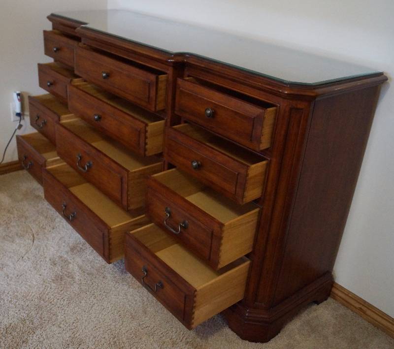 lot 8395 image: 7-Piece Bedroom Suite - VERY NICE Sleigh Bed (Queen), Dresser with Mirror, Armoire and two Night stands - Originally more than $8,000