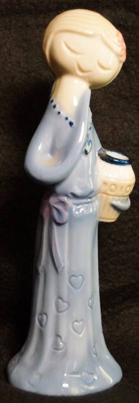 lot 8371 image: Pretty Porcelain Lady with long hair, holding a basket - CUTE