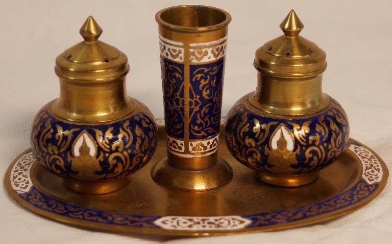 lot 8377 image: Salt and Pepper Shaker Set with toothpick holder and service platter - VERY PRETTY MUST SEE