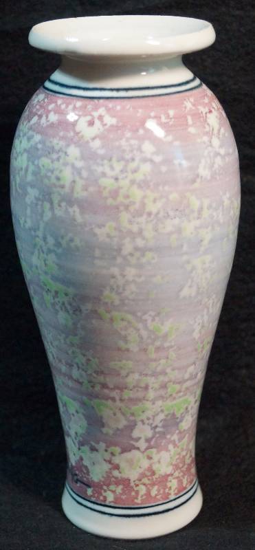 lot 8380 image: Pretty Vase - BING - Very neat home decor SEE PHOTOS