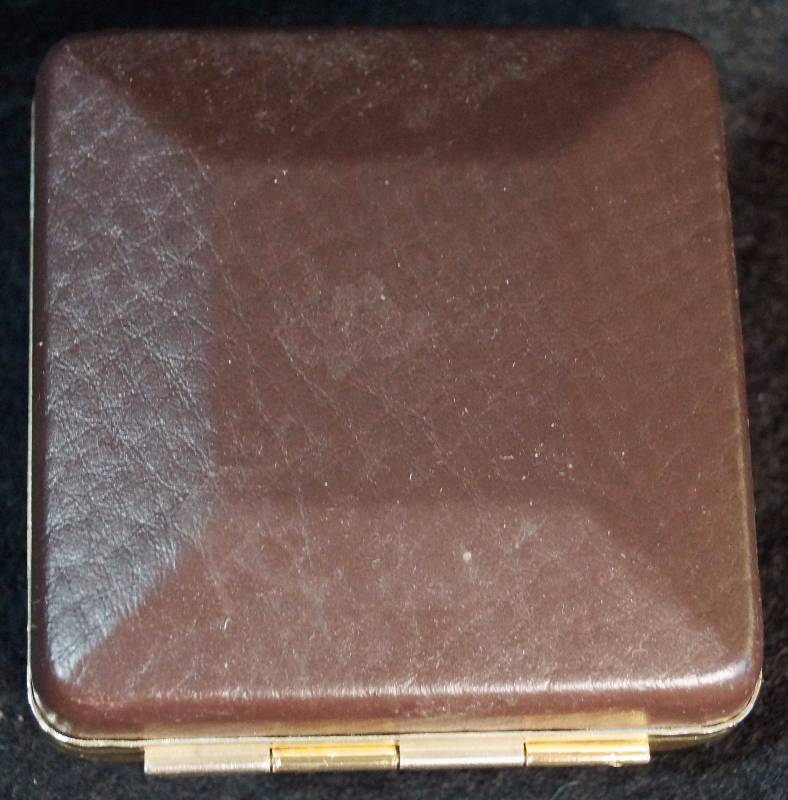 lot 8382 image: Vintage BULOVA Travel Folding Alarm Clock - WORKS In great shape