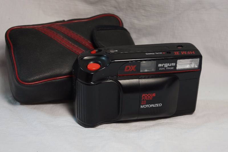 lot 8457 image: ARGUS HMF II 35mm Camera with case - DX Dual Frame