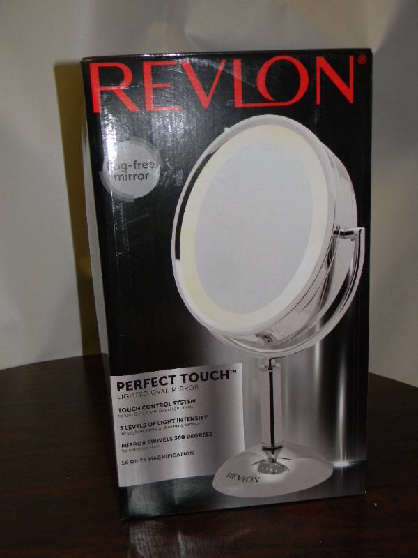 lot 7091 image: Revlon Perfect Touch Lighted Oval Mirror
