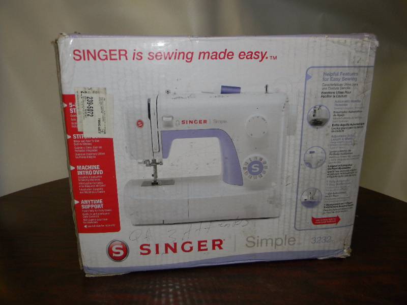 lot 6996 image: Singer 3232 Simple Sewing Machine with Automatic Needle Threader