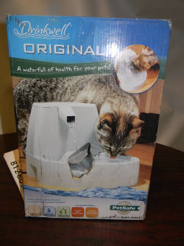 lot 7064 image: Drinkwell Original Pet Fountain