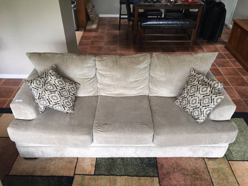 lot 420 image: Couch & Pillows