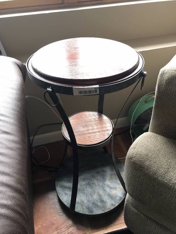 lot 423 image: Round End Table