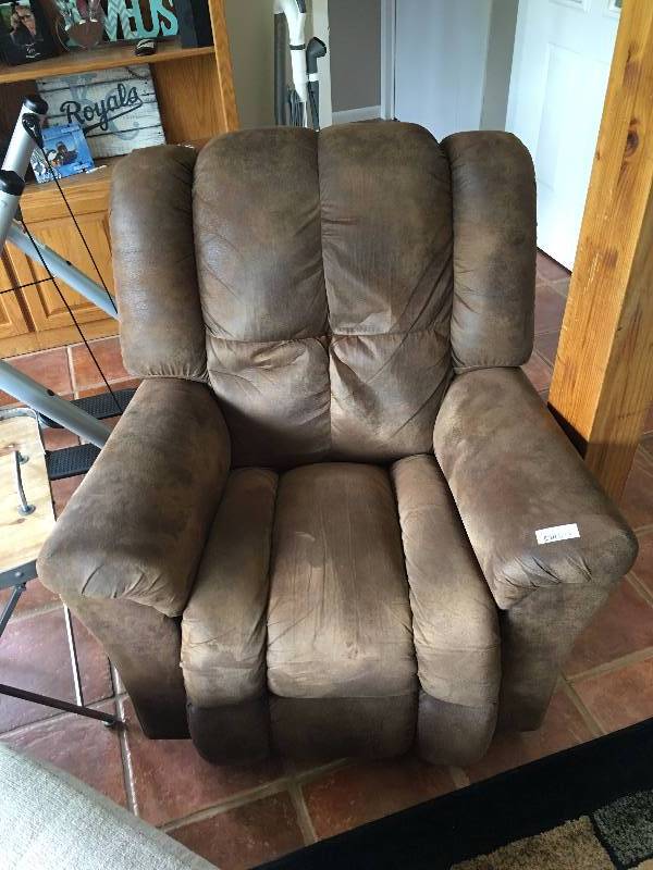 lot 422 image: Recliner