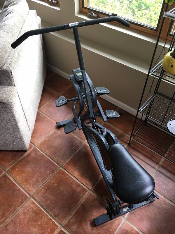 lot 426 image: Health Rider Exercise Bike
