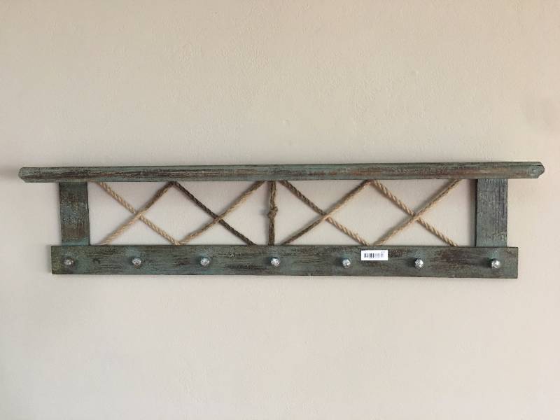 lot 437 image: Shelf Wall Decor