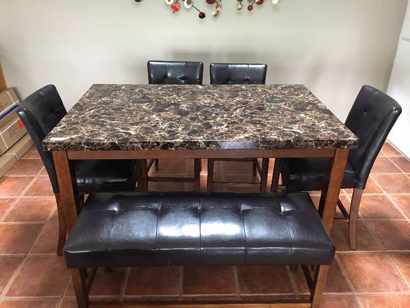 lot 433 image: Nice Table with 4 Chairs & Bench