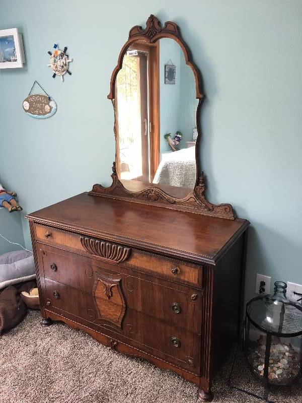lot 456 image: Antique Dresser & Mirror