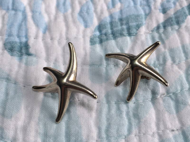 lot 459 image: Pair of Tiffany and Co. Sterling Silver Ear Rings