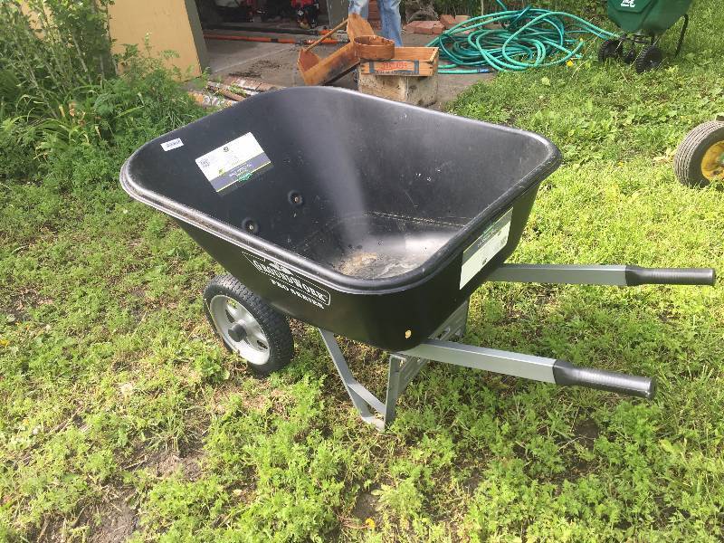 lot 471 image: 10 cu.ft. Wheelbarrow