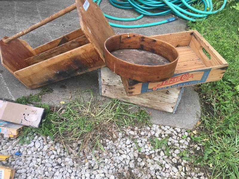 lot 475 image: Lot of 4 Vintage Wood Boxes