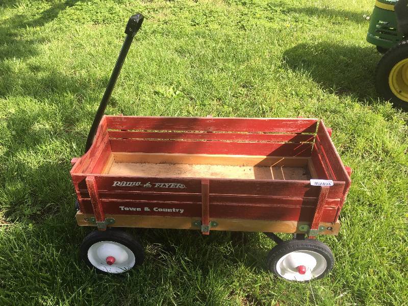lot 511 image: Radio Flyer Wagon