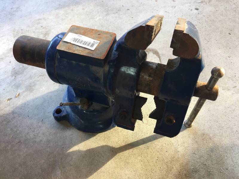lot 522 image: 5 Multi Jaw Rotating Combination Pipe & Bench Vice