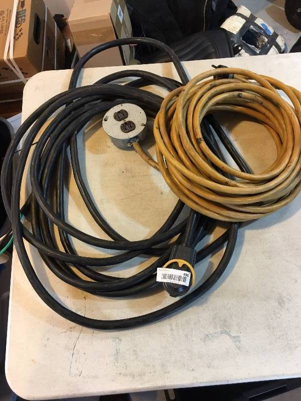 lot 490 image: 2 Extension Cords