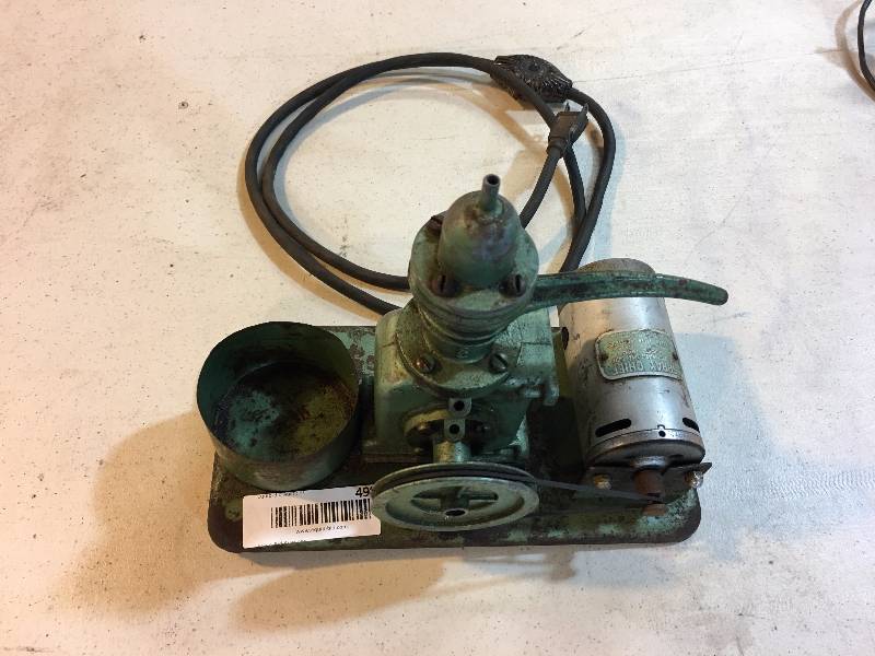 lot 498 image: Vintage Spray Chief Compressor